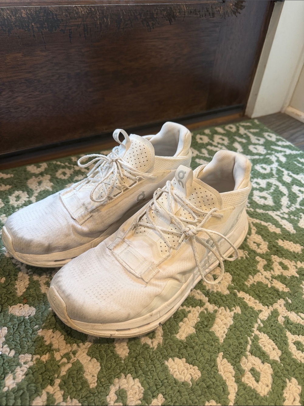 Lightweight Women's Athletic Sneakers - White